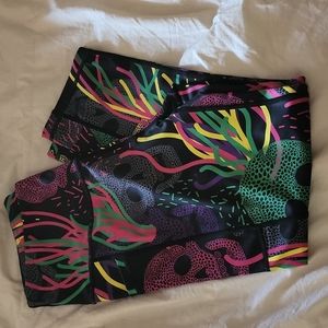 CVG colorful skulls capris NWOT